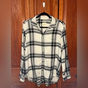 American Eagle Outfitters Monochrome Plaid Button-Down Shirt